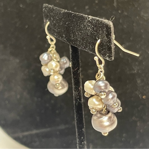 Elegant Gray and Pearl-Colored Bead  Cluster Earrings - Picture 4 of 7